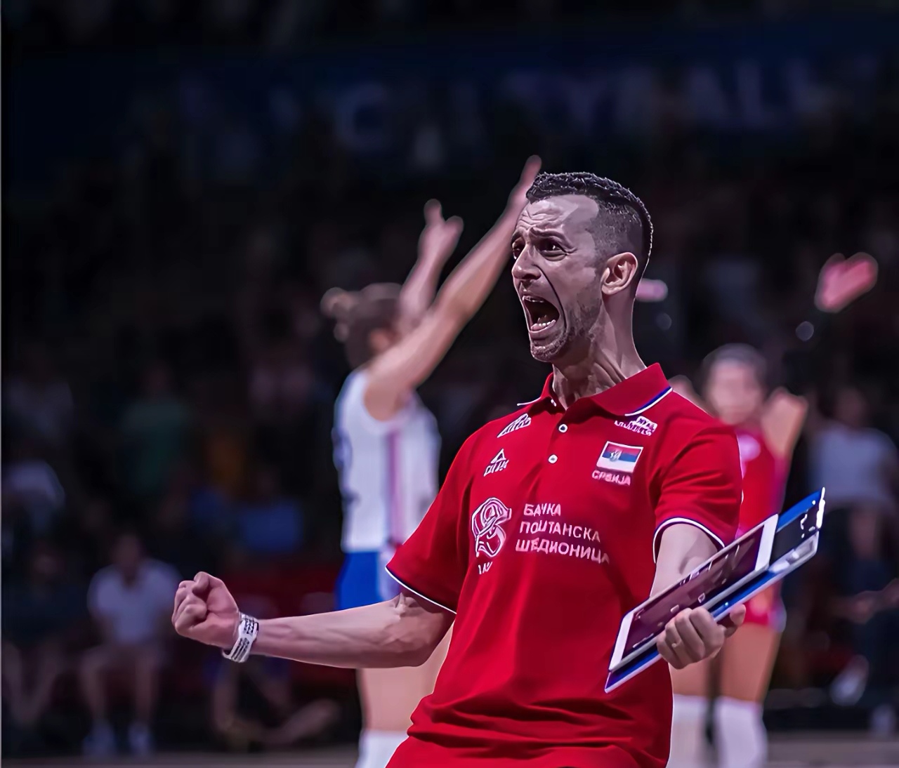 包含清晨体能课后，塞维利亚更衣室发声备战欧联，更衣室稳定，资深球员宣示担当的词条